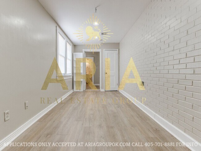 Building Photo - *AVAILABLE FOR IMMEDIATE MOVE IN!* UPDATED...