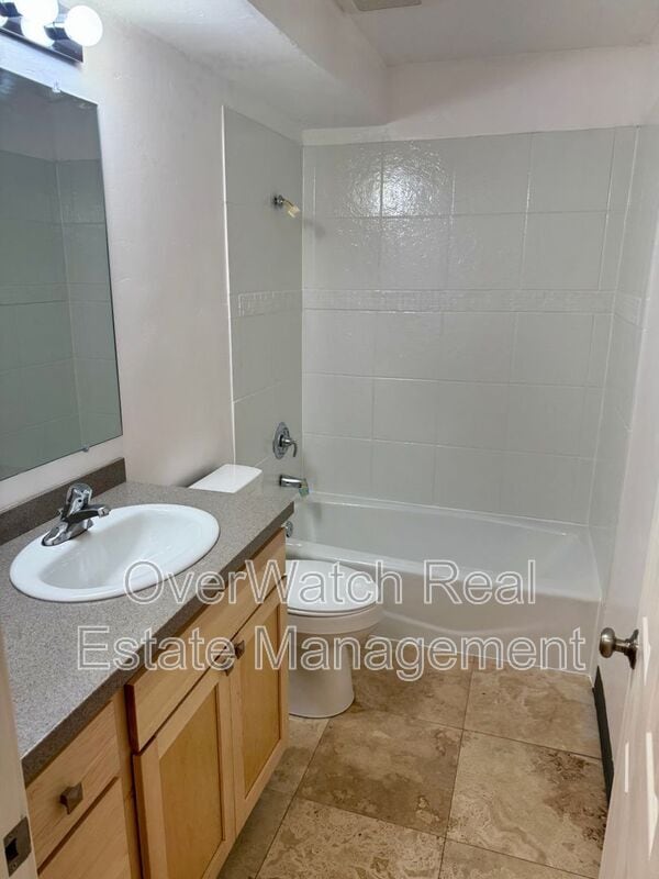 Building Photo - 3011 Lois Dr