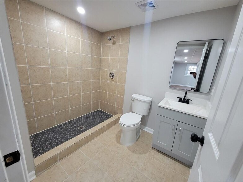 Building Photo - 783 Rebecca St NW