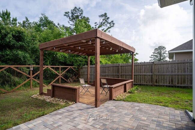 Building Photo - 8753 Bradfield Dr