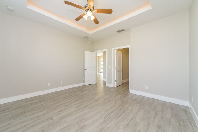 Building Photo - 398 Camellia Ct