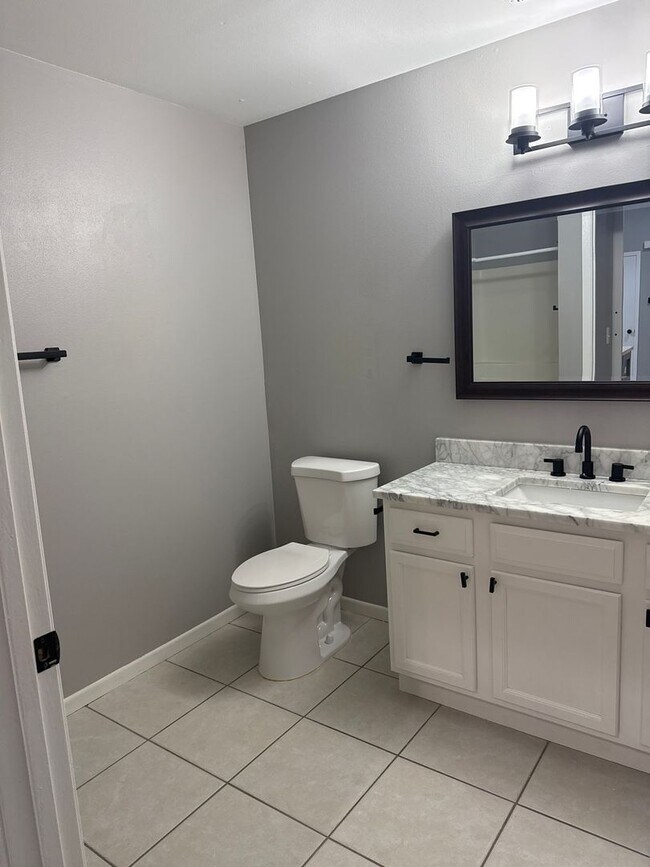 Building Photo - 1051 Minns Dr