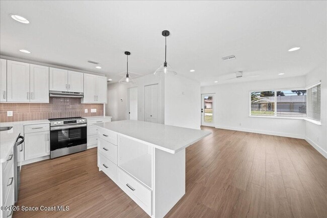 Building Photo - 122 1st Ave