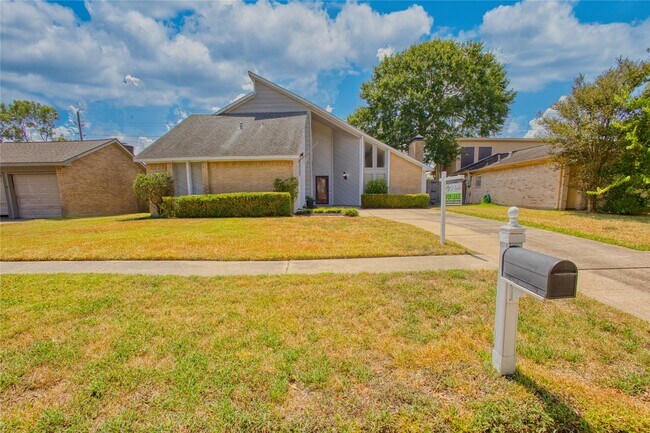 Primary Photo - 1522 Park Meadow Dr