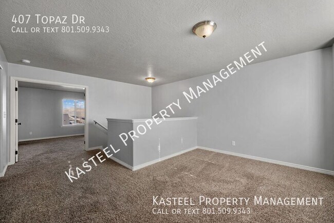 Building Photo - 407 Topaz Dr