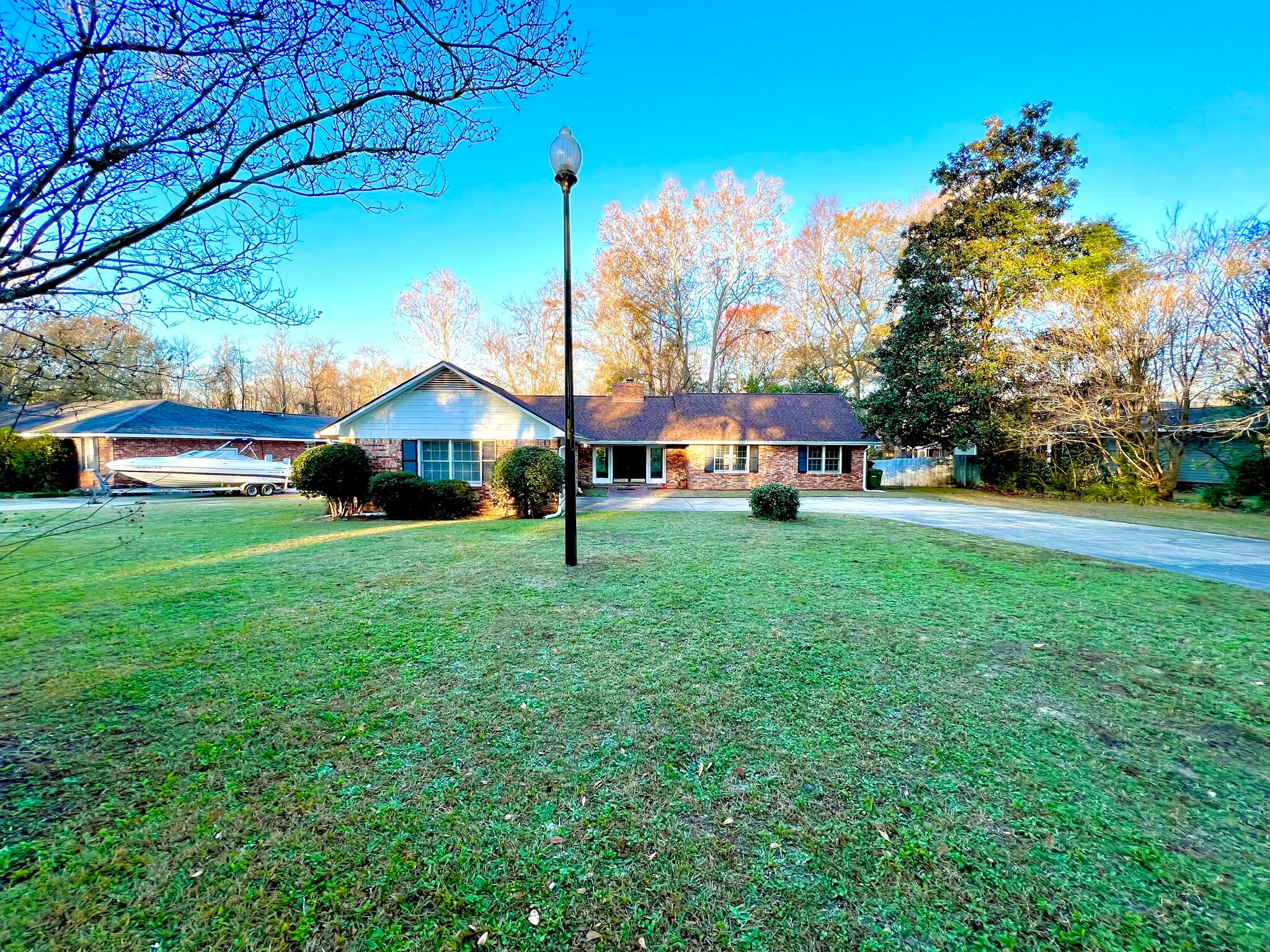 Building Photo - 2401 Clematis Trl