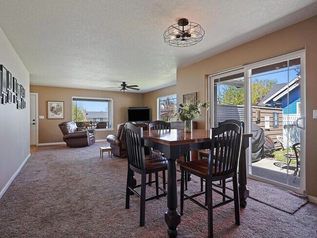 Building Photo - Spacious Prineville Home with Large Backyard!