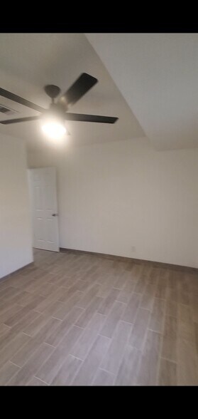 Building Photo - 549 NW Renfro St