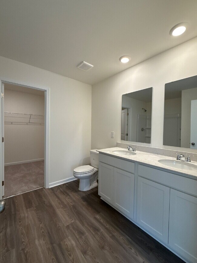 Building Photo - 112 Vulcan St