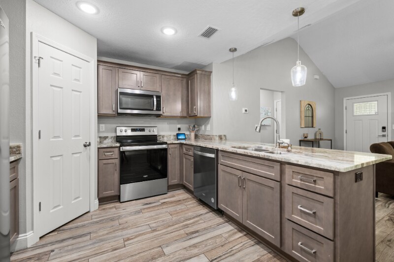 Building Photo - 6315 Bethany Dr