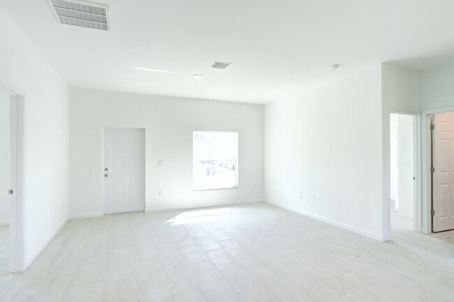 Building Photo - BRAND NEW 3/2/1-SAVANNAH MODEL-GREAT SW LEHIGH LOCATION