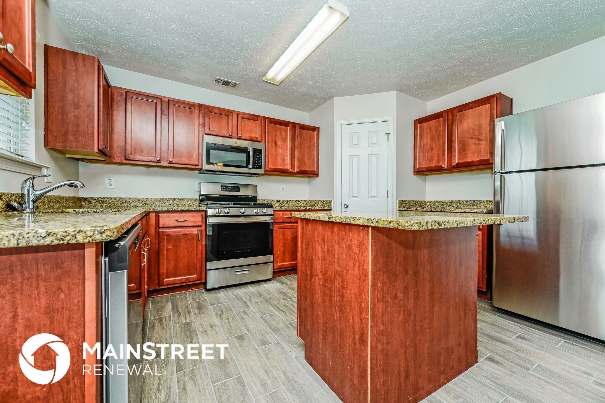 Building Photo - 2334 Silver Maple Cir