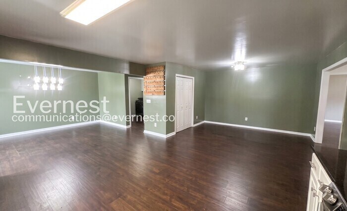 Building Photo - 112 Grey Mare St