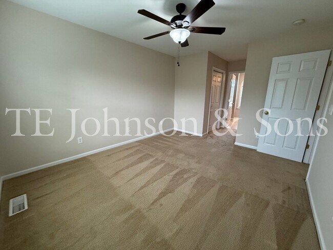 Building Photo - Charming 3-Bedroom Home with Modern Comfor...