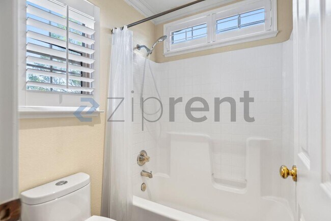 Building Photo - 1366 Jayhawk Ln