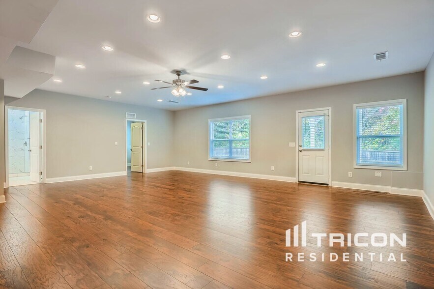 Building Photo - 5928 Wolf Creek Dr
