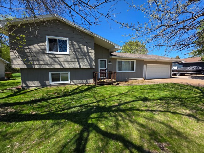Primary Photo - 3114 Kilbourne Ave
