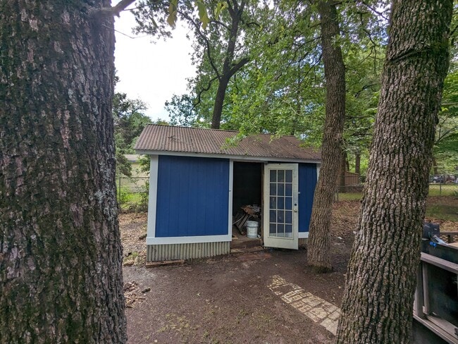 Building Photo - 300 Royal Way