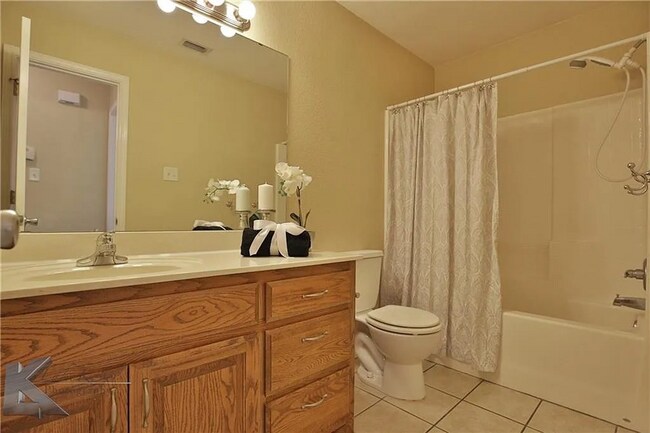 Building Photo - Cute 3-bedroom, 2-bath home