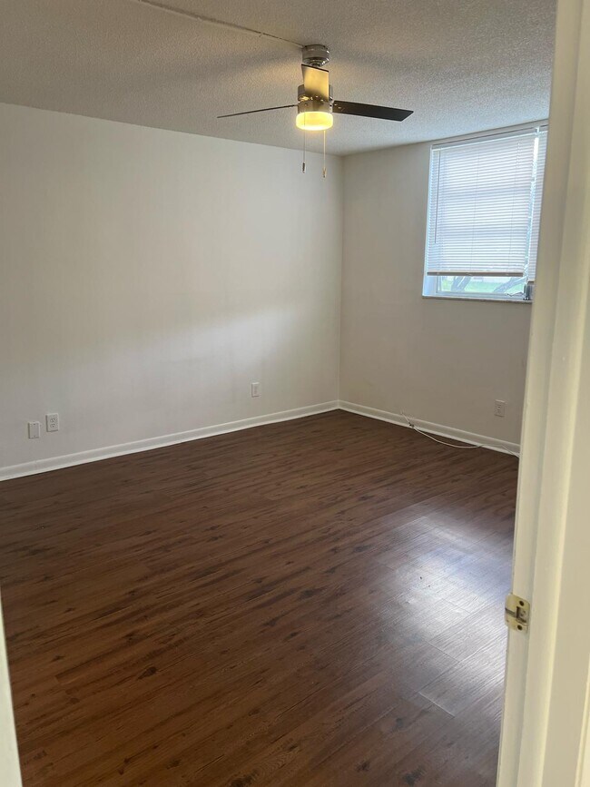 Building Photo - 5980 NW 64th Ave