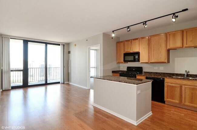 Building Photo - 210 S Desplaines St