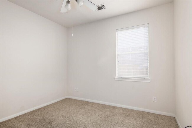 Building Photo - 25609 Tiverton Forest Ct