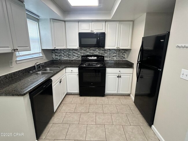 Building Photo - 3914 E 11th St