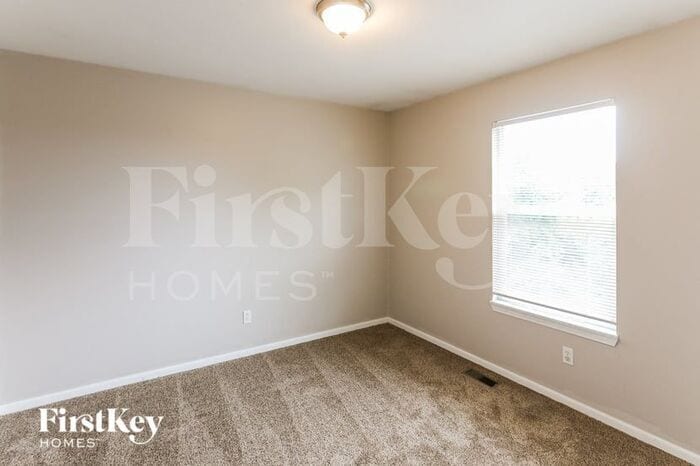 Building Photo - 546 White Fence Dr