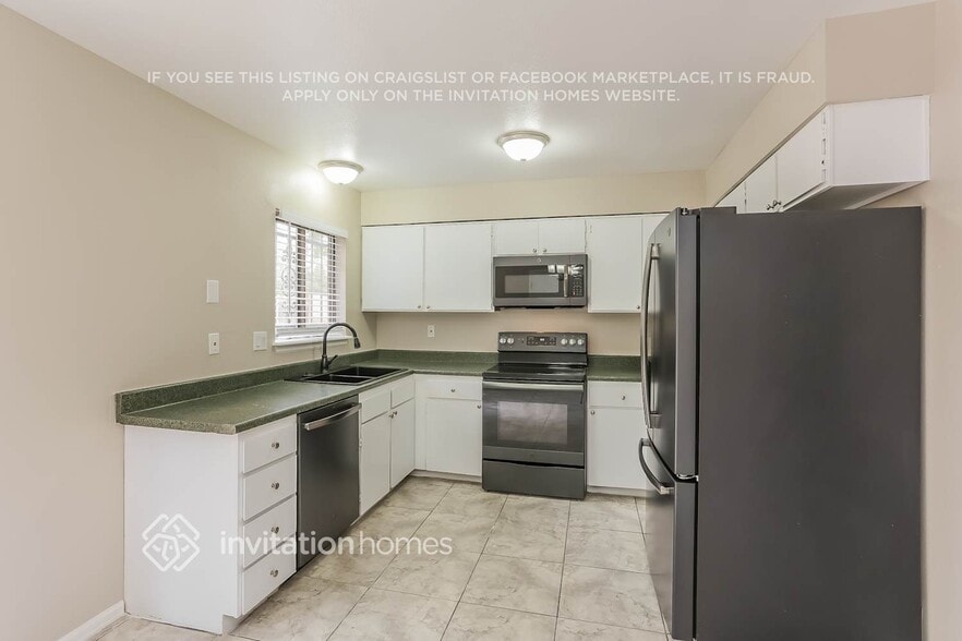 Building Photo - 16766 E Kent Dr