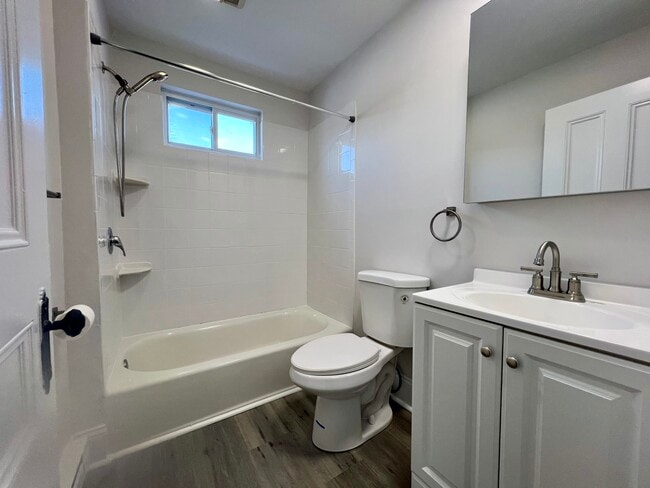 Building Photo - 4th Street