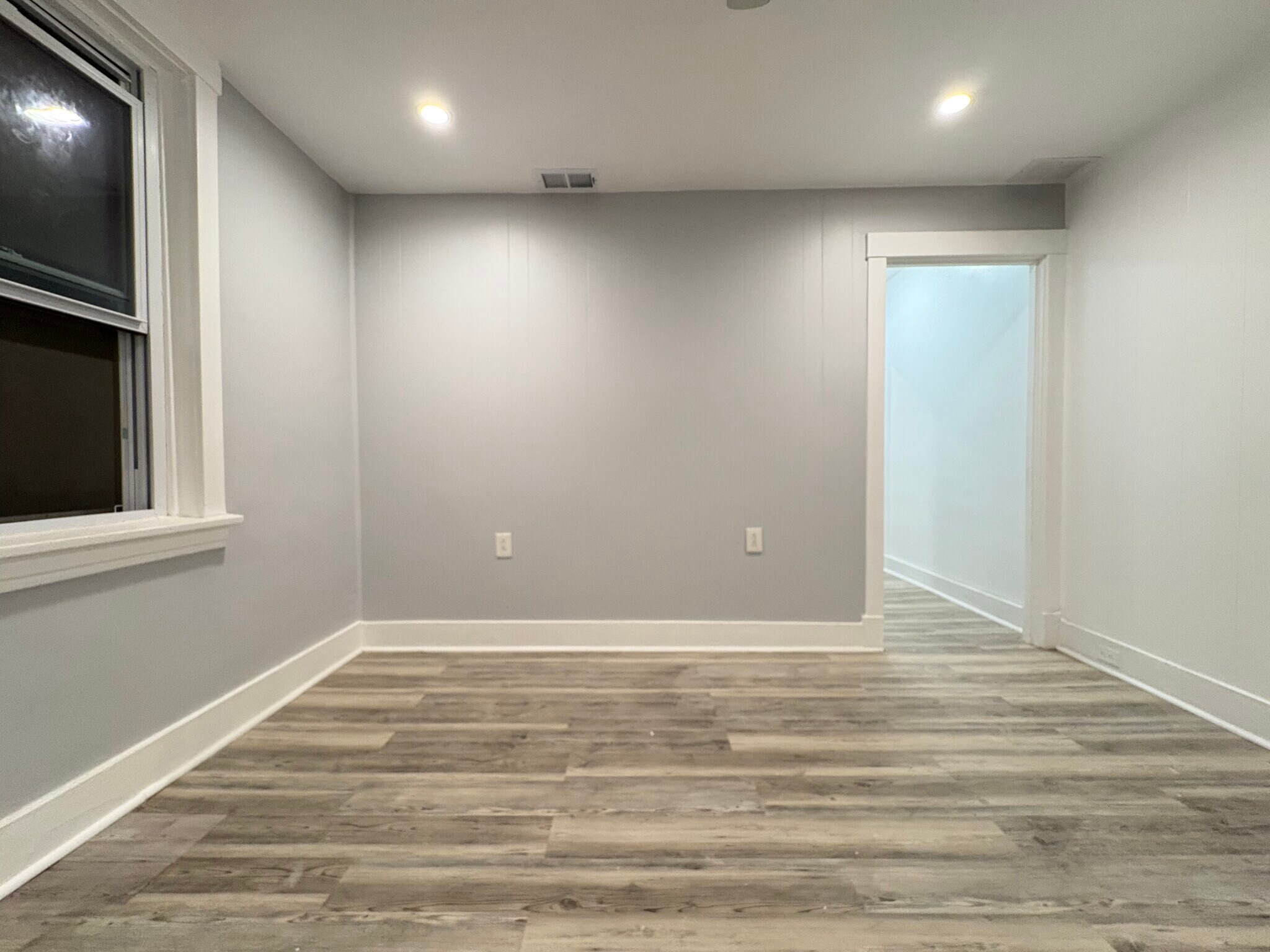 Building Photo - 5836 Phillips Ave