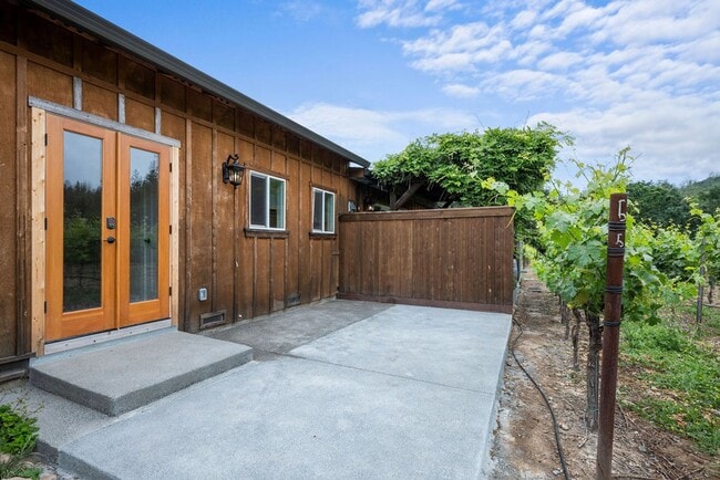 Building Photo - 2 bedroom 2 bath with one car garage on a gated property surrounded by vineyard views Water and S...