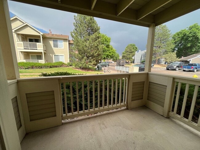 Building Photo - Great Condo Near Campus West