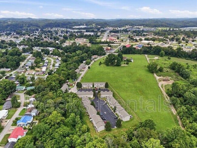 Building Photo - 40 Ariel Dr