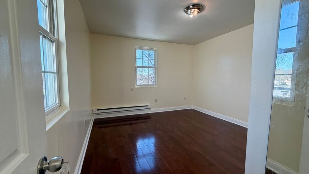 Building Photo - 3311 Kensington Ave