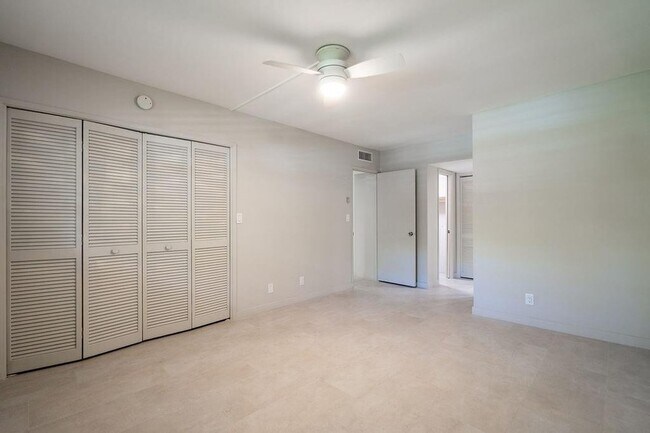 Building Photo - 3175 NE 48th Ct
