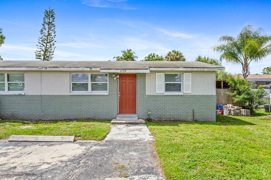 Building Photo - 2139 Ranchita Trl