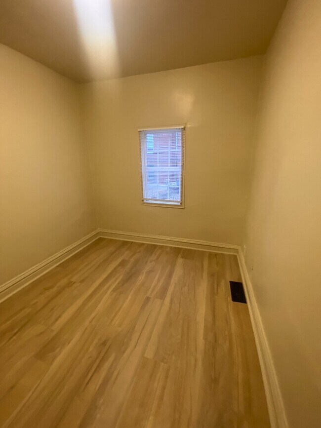 Building Photo - 2037 Maury Ave