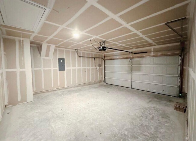 Building Photo - 413 Abbey Ln