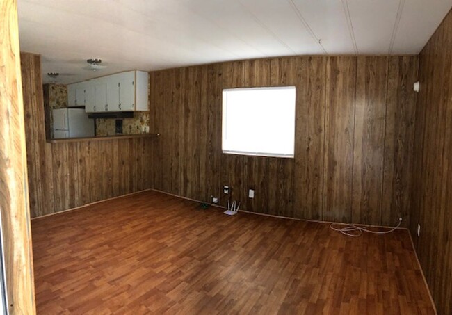 Building Photo - Manufactured Home in Niland!