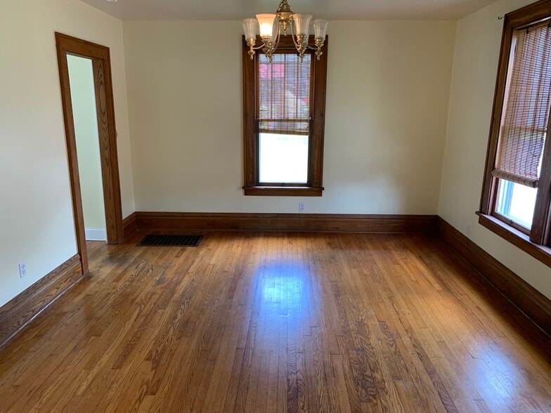 Building Photo - 296 E State St