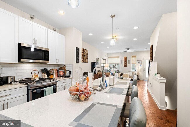 Building Photo - 1638 N 5th St