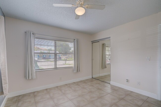 Building Photo - 3929 Kenas St