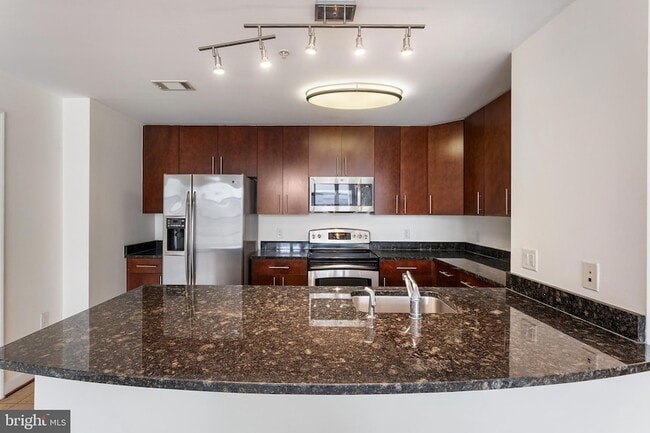 Building Photo - 157 Fleet St