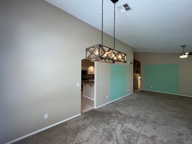 Building Photo - 4 Bedroom Home Near N McQueen Rd and E Cha...