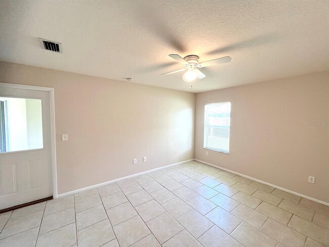 Building Photo - 14 Buttonwood Ln