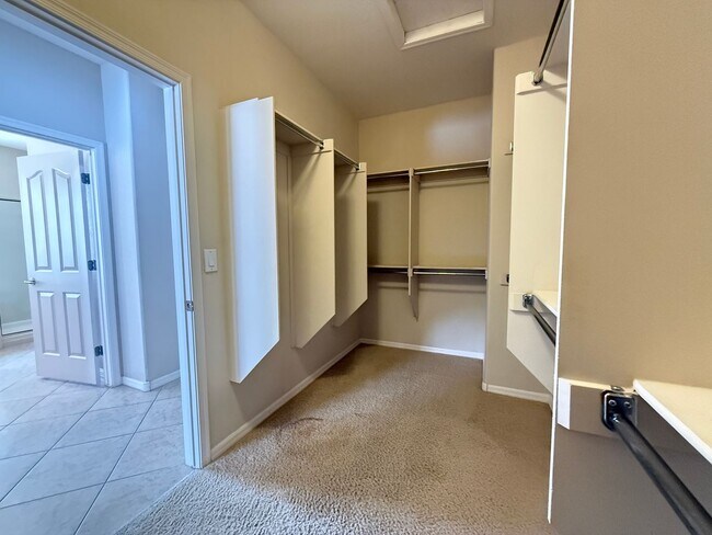 Building Photo - 2240 Shadow Canyon Dr