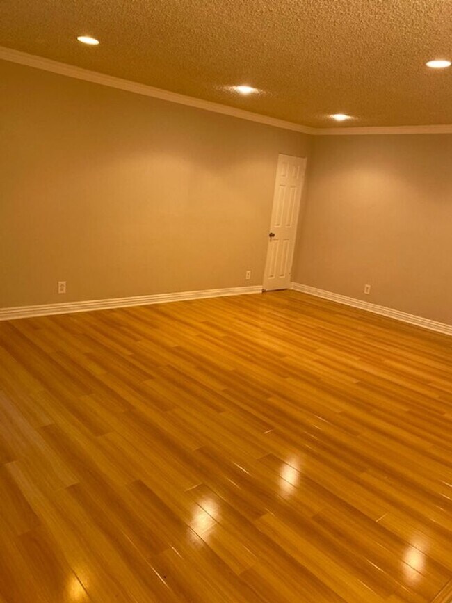 Building Photo - Resort Like Property- 1BD, Must See!