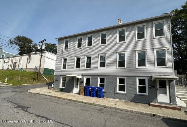 Primary Photo - 218 Water St