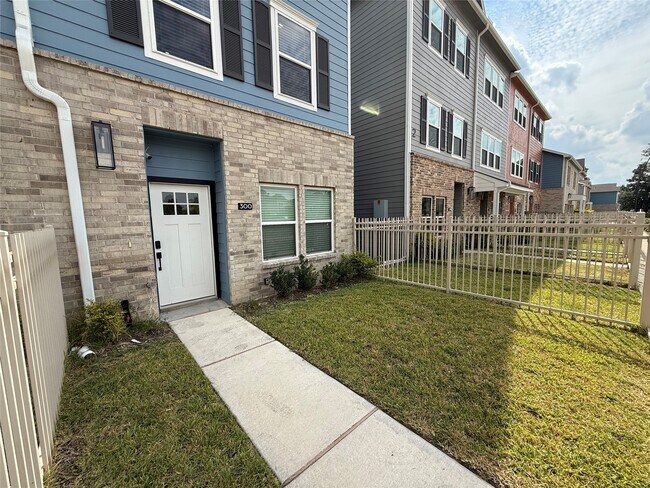 Building Photo - 5262 Ella Blvd
